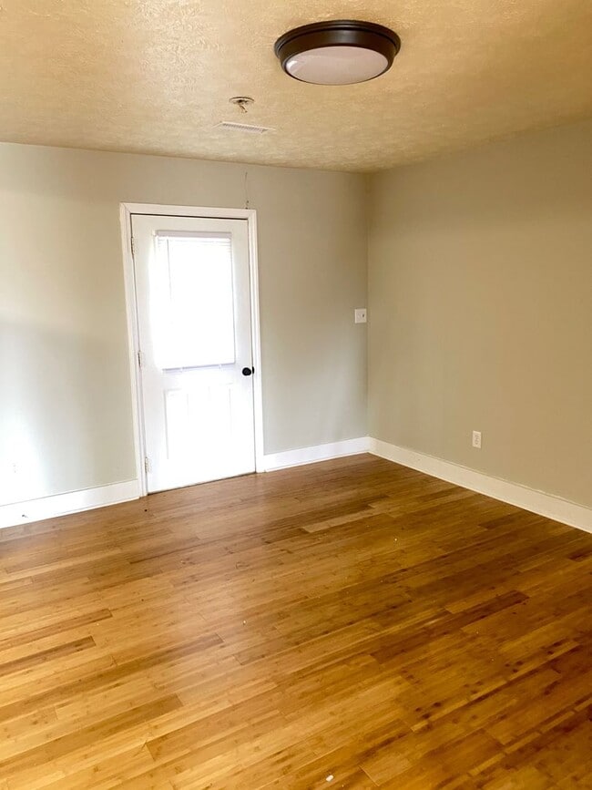 Building Photo - 5 Bedroom, 2.5 Bathroom house, Super convenient location! Arden