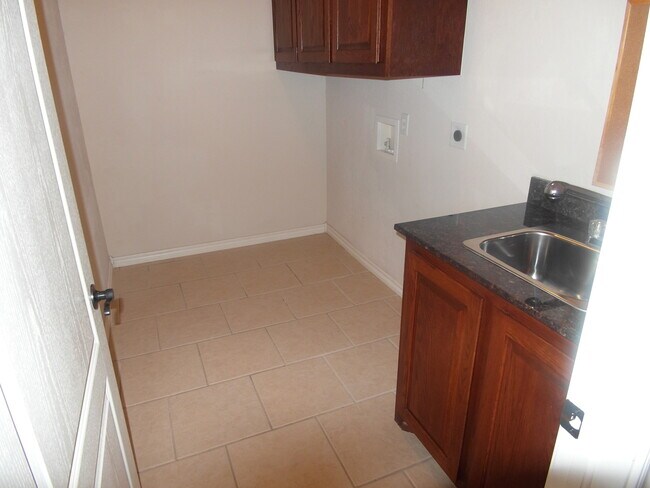 Building Photo - Beautiful Country Home in Cache, OK!!! NO ...