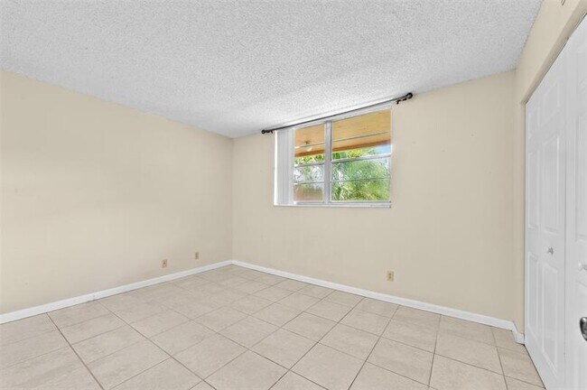 Building Photo - 7173 Orange Dr
