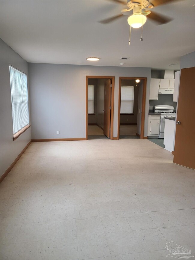 Building Photo - 457 S L St