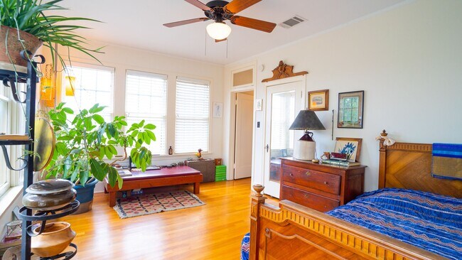 Building Photo - J19(A-B)