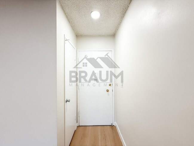 Building Photo - 6041 Whitsett Ave