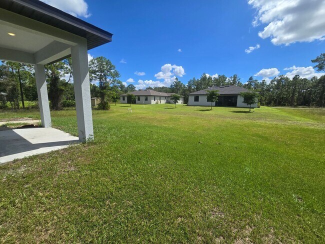 Building Photo - Cozy Two Bedroom, one bath house-Newer Con...