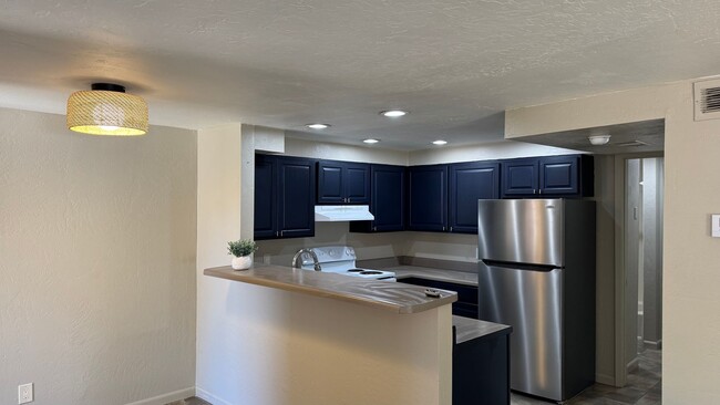 Building Photo - 586