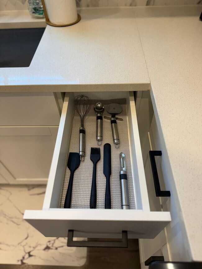 Building Photo - 1223 E Plant St