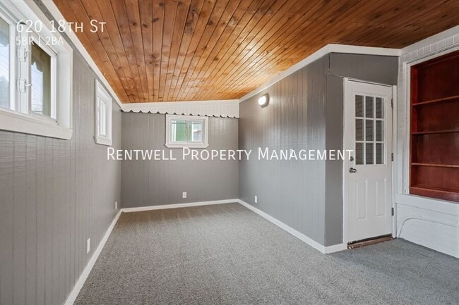 Building Photo - 620 18th St