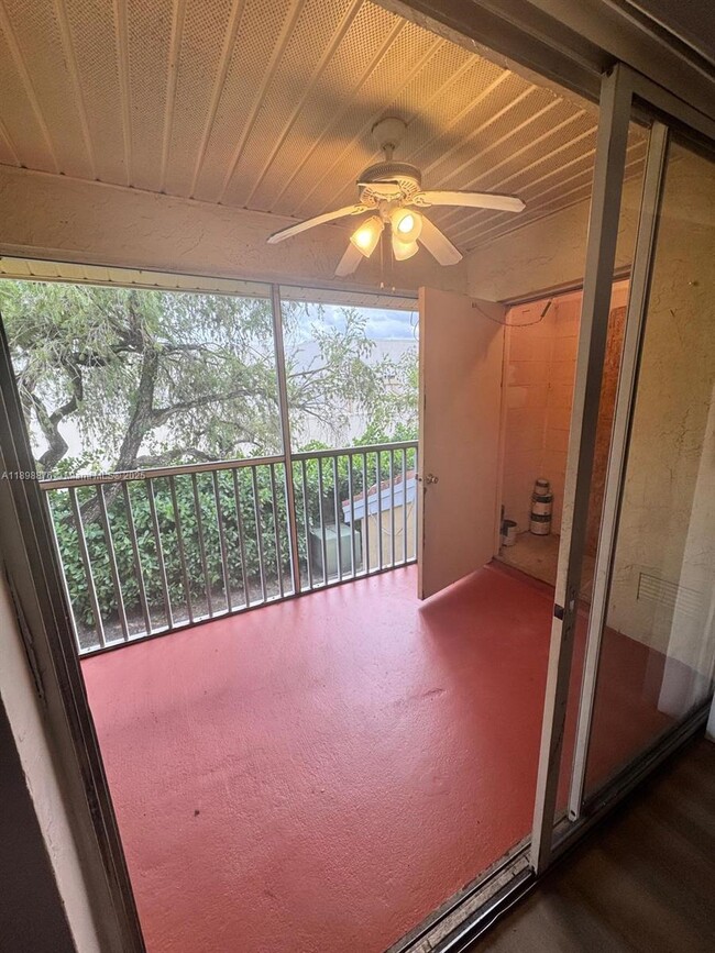 Building Photo - 911 Coral Club Dr