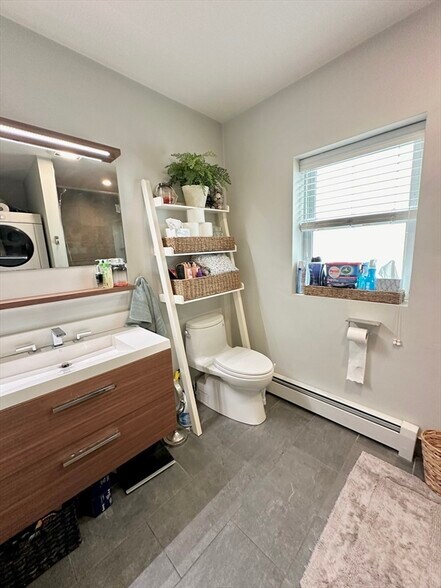 Building Photo - 180 K St