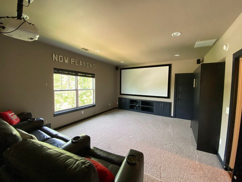 Building Photo - 612 Clinton Cir