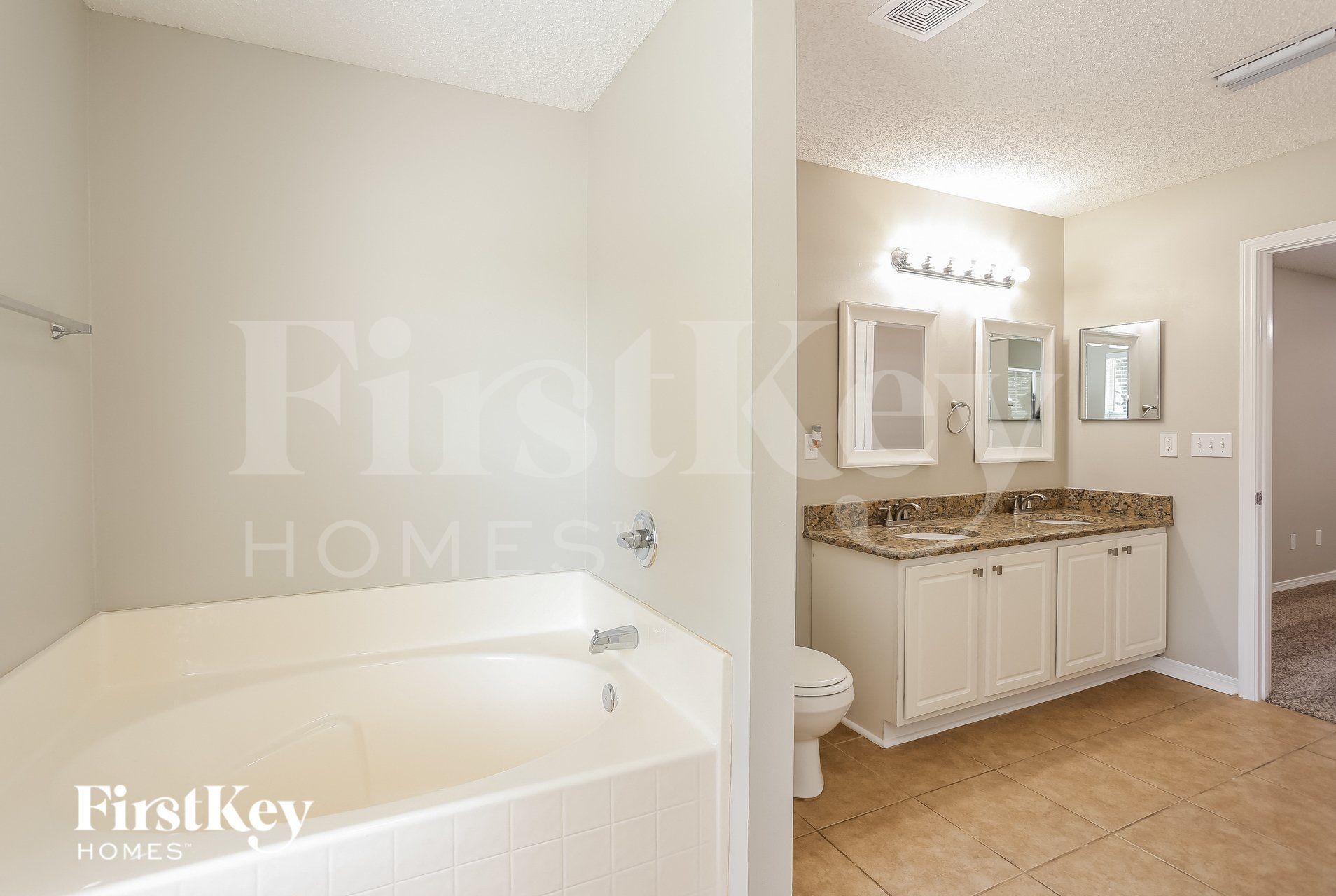 Building Photo - 2801 Cross Creek Dr