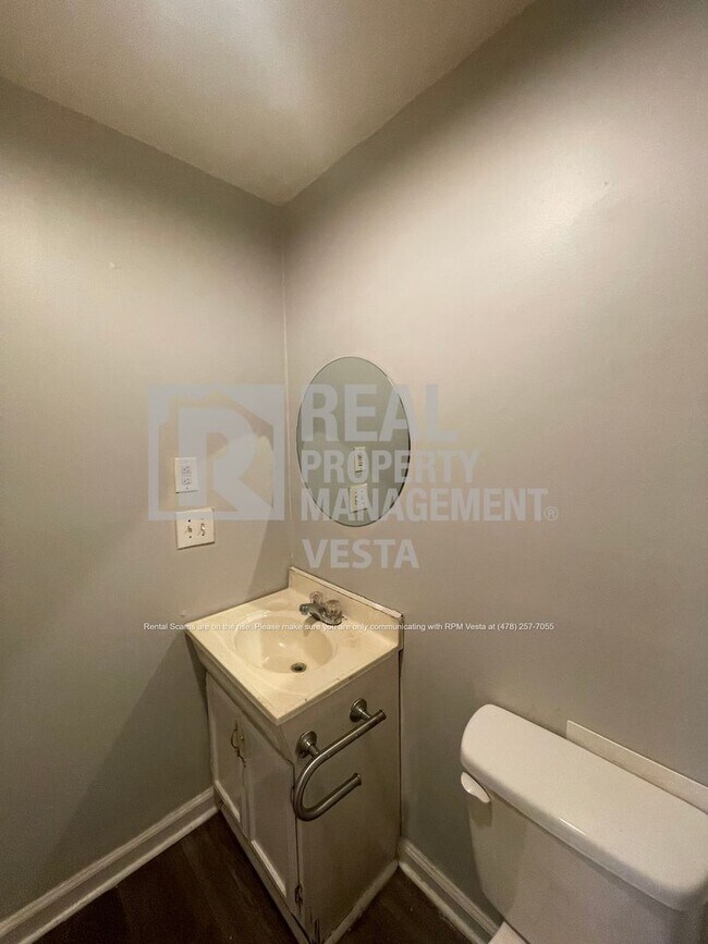 Building Photo - 3278 O'Hara Dr N