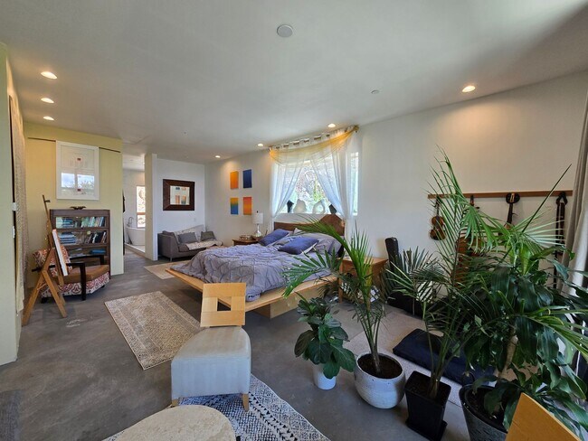 Building Photo - 2618 Summit Ct