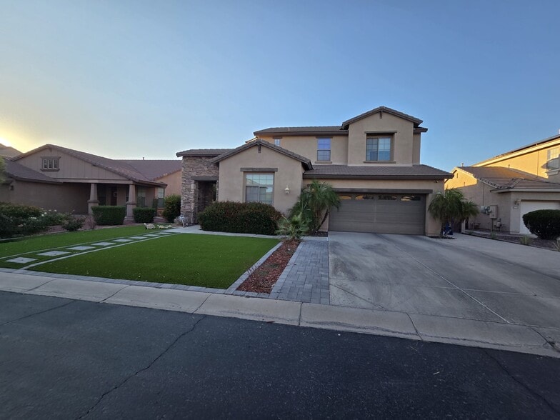 Primary Photo - 3354 E Grand Canyon Dr