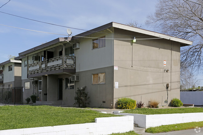 Building Photo - Rosewood Manor