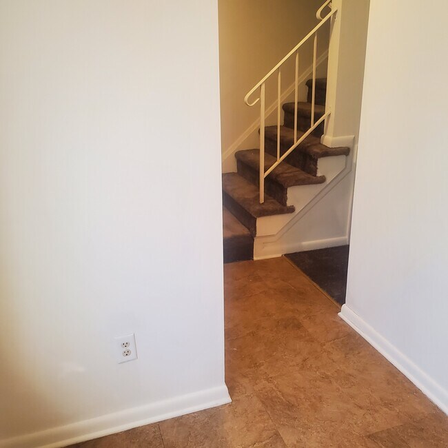 Foyer - 76 Chelmsford Ct