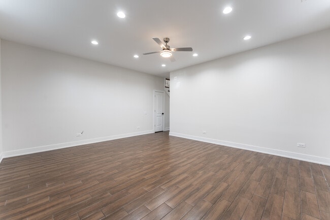 Building Photo - 3329 N Avers Ave