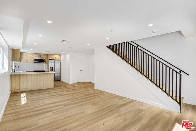 Building Photo - 10826 Hesby St