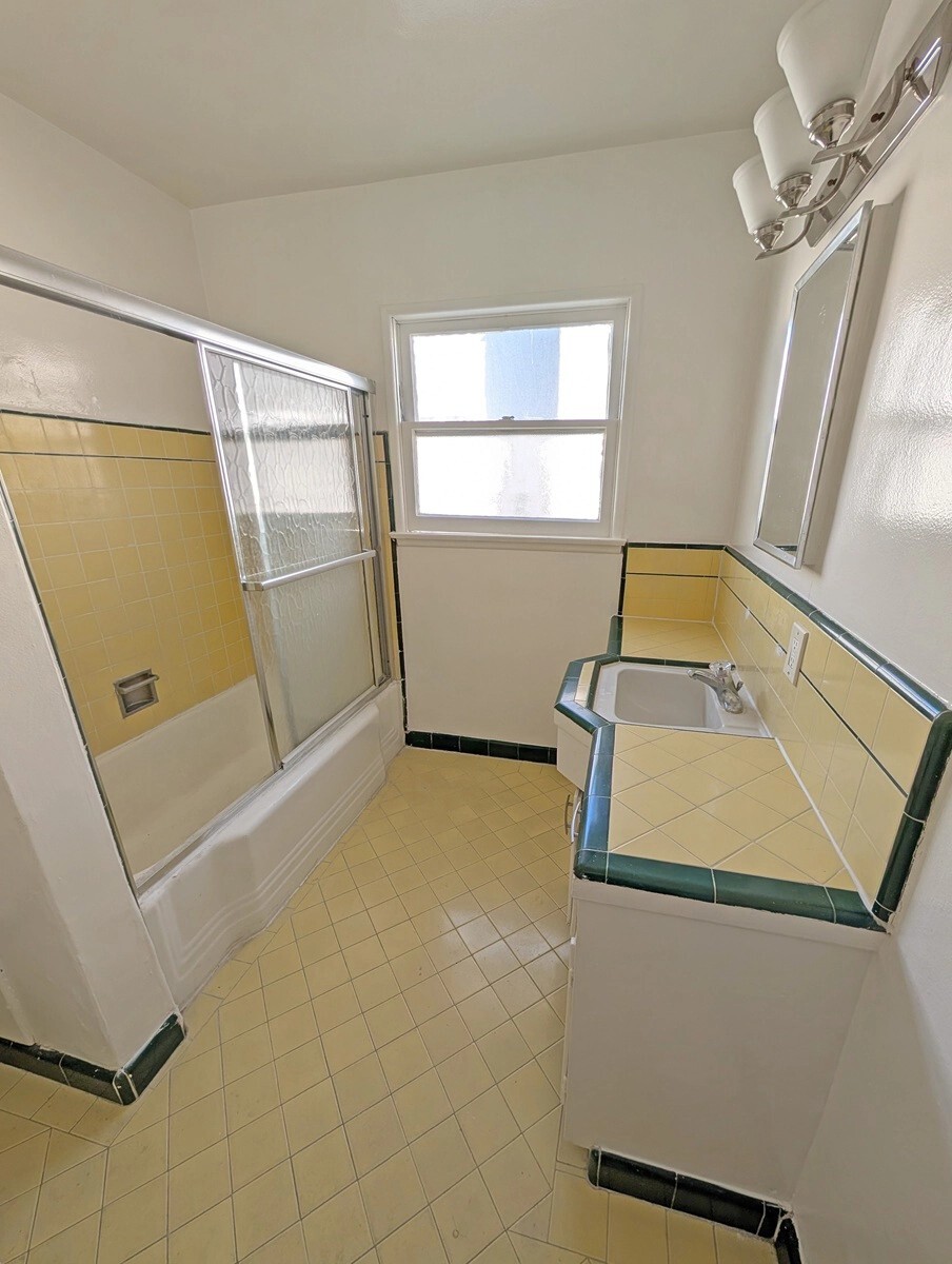 Building Photo - 1051 S Wooster St