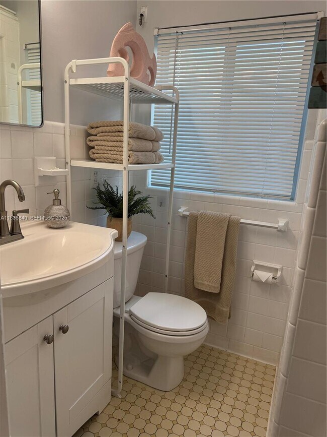 Building Photo - 323 New Mexico St