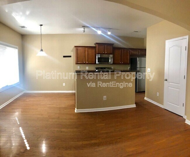 Building Photo - 6583 Silk Tree Pointe