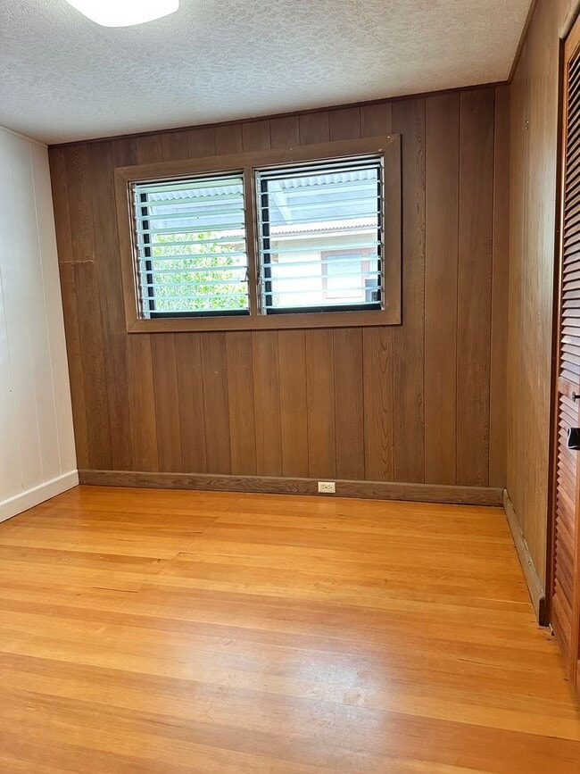 Building Photo - Kaumana Terrace Home