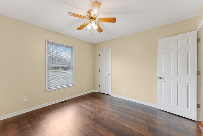 Building Photo - 103 Springview Ln