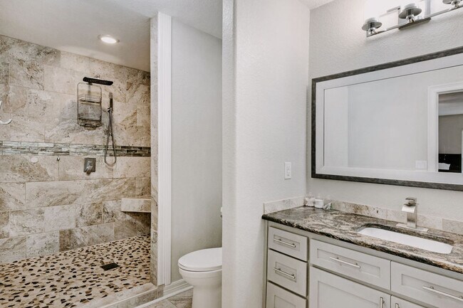 Building Photo - 134 Sinclair St