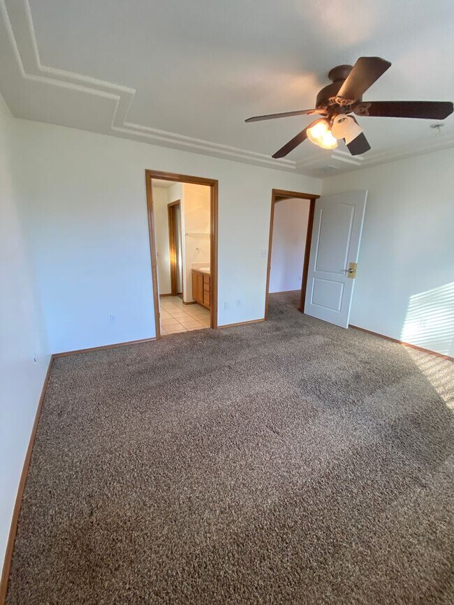 Building Photo - April Rent Free - House with Triple Car Garage