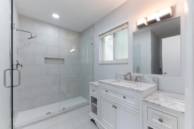 Building Photo - 4695 Brandywine Dr