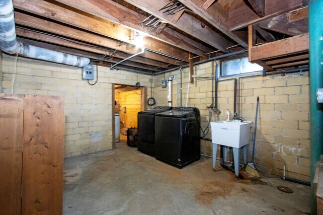 Building Photo - Four Bedroom Single-Family Home