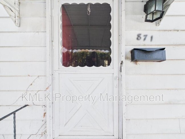 Building Photo - 871 Kennebec Ave