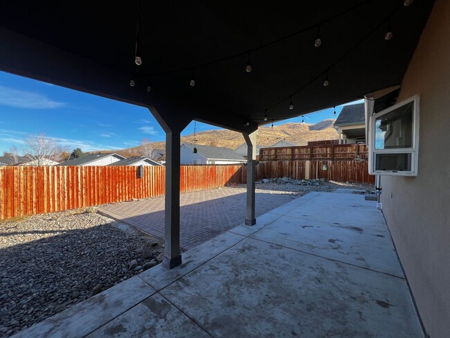 Building Photo - 3/2/2 Home in Pine View Estates, Gardnerville