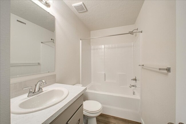 Building Photo - Townhome 2 bed / 2.5 bath in Boise!