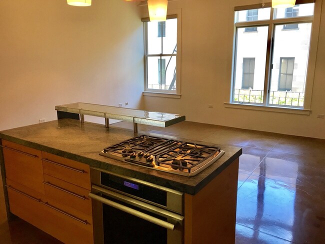 Building Photo - Mint Plaza Loft - Roof Deck & Pet Friendly...