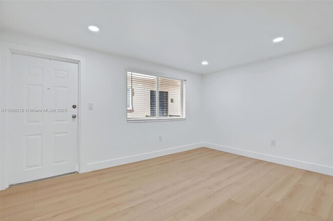 Building Photo - 1632 NW 16th Terrace