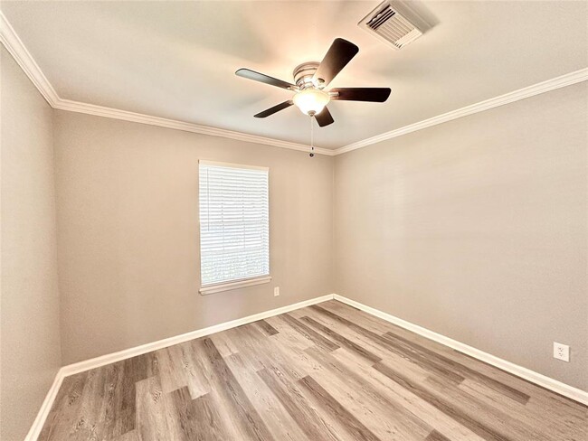Building Photo - 5818 Birchmont Dr