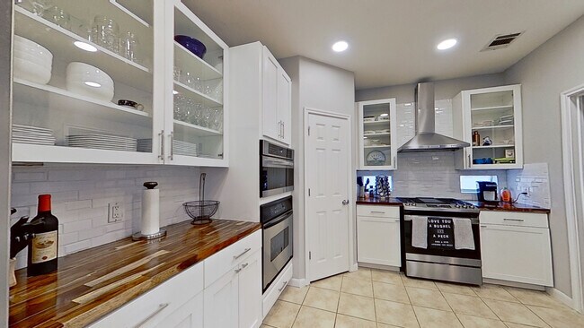 Building Photo - 1007 Brown Dr