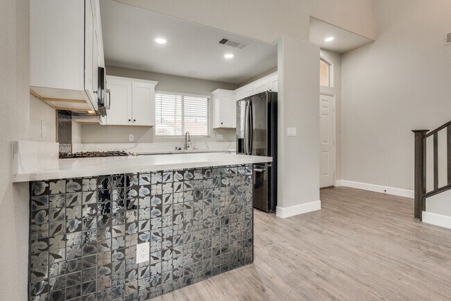 Building Photo - Gorgeous, recently renovated Green Valley ...