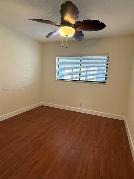 Building Photo - 1721 NE 48th Ct
