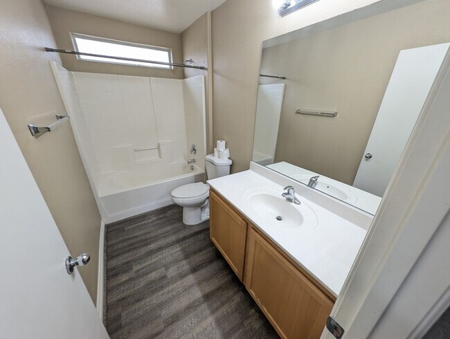 Building Photo - 7550 Morisset Ave