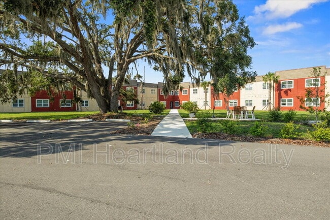 Building Photo - 260 Spanish Moss Cir