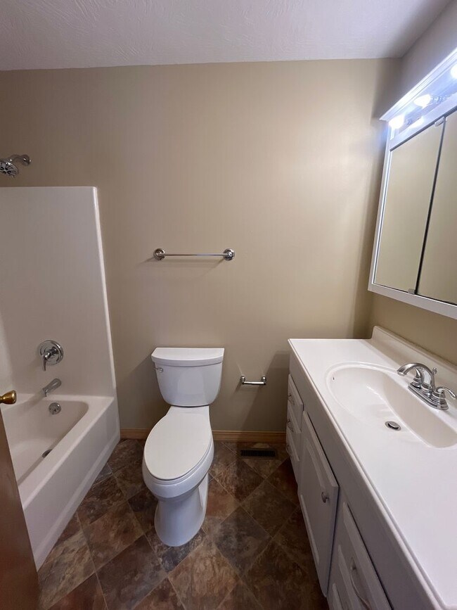 Building Photo - Sit Back, Relax. Your New home Awaits.