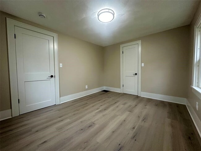 Building Photo - 40 N Brookside Ave