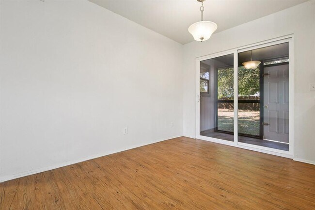 Building Photo - 2214 Winchester Dr