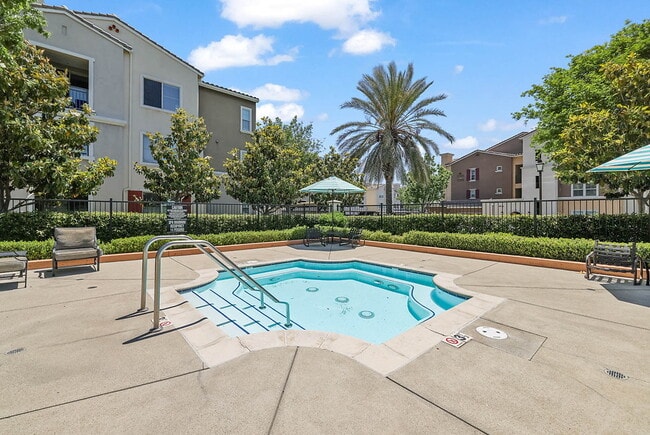 Building Photo - The Vistas of West Hills