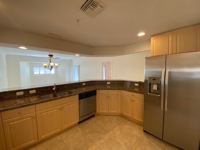 Building Photo - 12101 Santaluz Dr