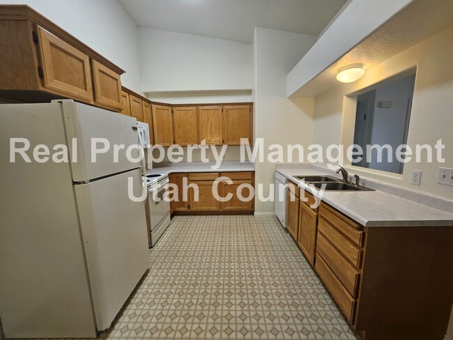 Building Photo - Orem Condo Top Floor Pet Friendly
