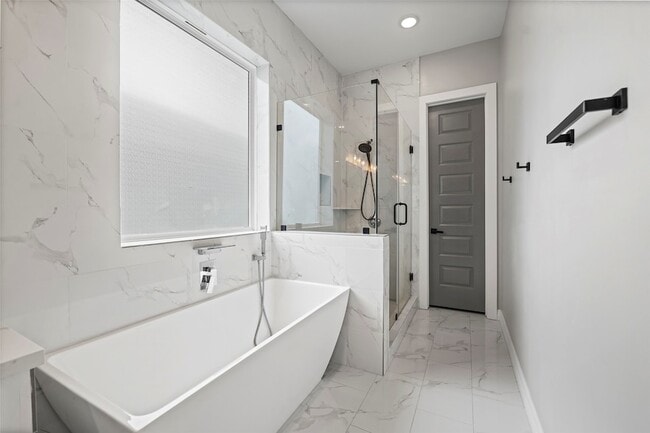 Building Photo - 17807 Glenwolf Dr