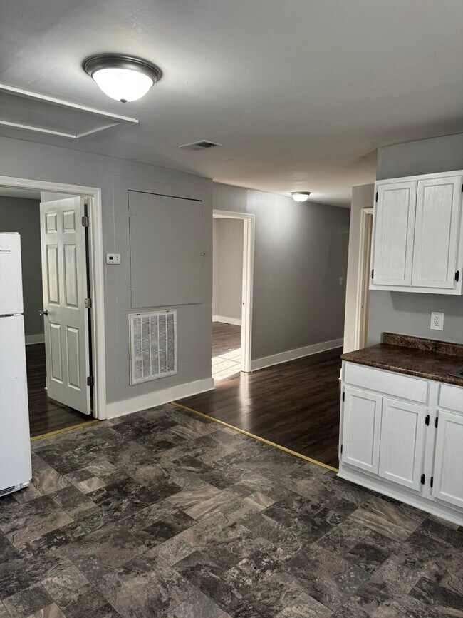 Building Photo - 1609 17th Ave N