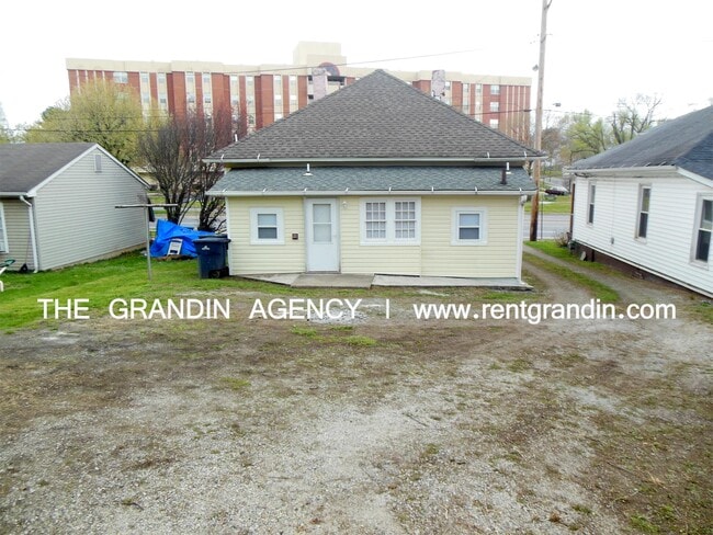 Building Photo - 1019 13th St SE